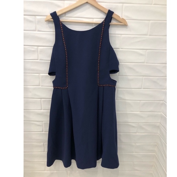 BCBGENERATION Side-Cut Embroidered-Trim Dress - Picture 3 of 10